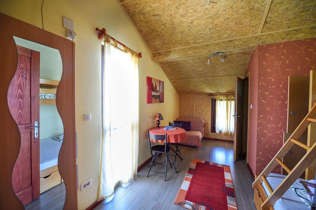 San Art Floating Hostel & Apartments Belgrad Dış mekan fotoğraf