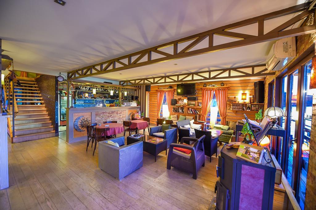 San Art Floating Hostel & Apartments Belgrad Dış mekan fotoğraf