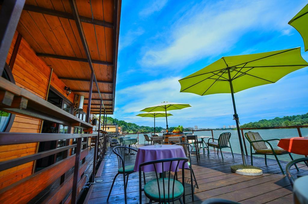San Art Floating Hostel & Apartments Belgrad Dış mekan fotoğraf
