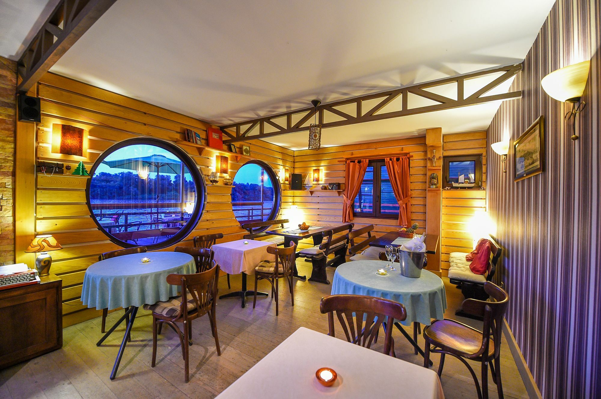 San Art Floating Hostel & Apartments Belgrad Dış mekan fotoğraf